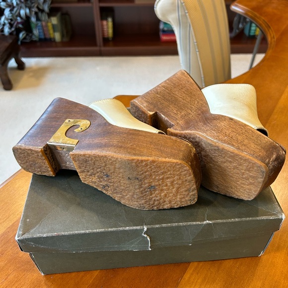 Pierre Cardin Cream and Brown Platform Sandals Vintage - Picture 3 of 3